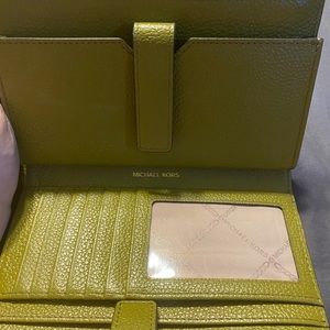 Michael kors Olive green wristlet